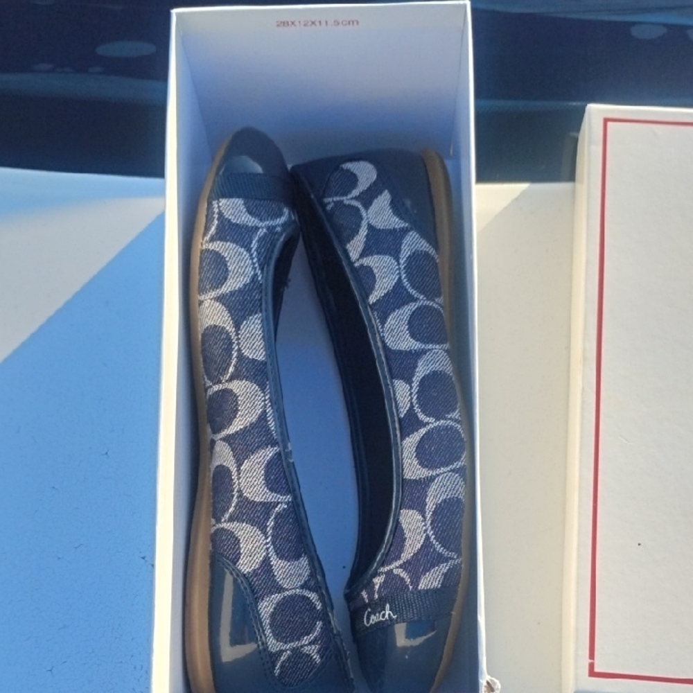 Final Price Drop! Coach Women's Navy and Gray Signature Flats - Picture 3 of 7